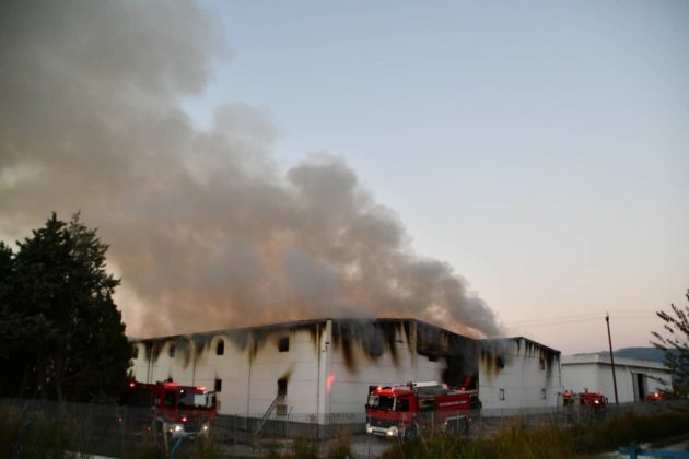 Φωτιά στις αποθήκες καπνών Μισσιριάν